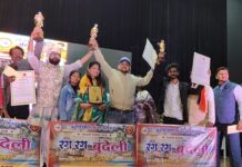 बुंदेलखंड के उरई में रग रग बुन्देली कार्यक्रम में युवा गायक ने दिखाई अपनी प्रतिभा, सैकडों प्रतिभागियों को पीछे छोड़ते हुए पाया 2nd स्थान