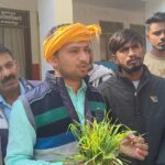 किसानों की समस्याओं को लेकर श्रेयांश दिनकर ने मऊरानीपुर sdm को सौंपा ज्ञापन