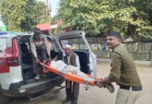 टीकमगढ़ : जतारा थाना क्षेत्र के राजनगर बहरिया गांव में जमीनी विवाद में जमकर चली लाठी डंडे तीन लोगों की हुई मौत मृतक ग्राम सिमरा खुर्द के निवासी हैं