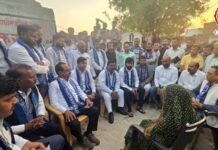 बहुजन समाज पार्टी प्रतिनिधि मण्डल मृत नाबालिग हर्षिता आर्य के परिवार से मिले, 50 हजार की सहायता राशि सौंपी; न्याय मिलने तक परिवार के साथ खड़े रहने का संकल्प