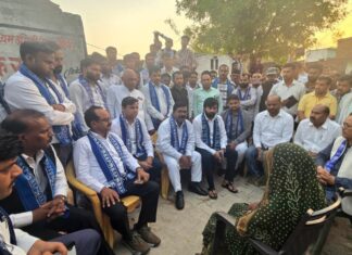 बहुजन समाज पार्टी प्रतिनिधि मण्डल मृत नाबालिग हर्षिता आर्य के परिवार से मिले, 50 हजार की सहायता राशि सौंपी; न्याय मिलने तक परिवार के साथ खड़े रहने का संकल्प