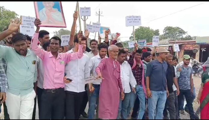 टहरौली में नीट पेपर लीक के विरोध में प्रदर्शन, राष्ट्रपति के नाम सौंपा ज्ञापन